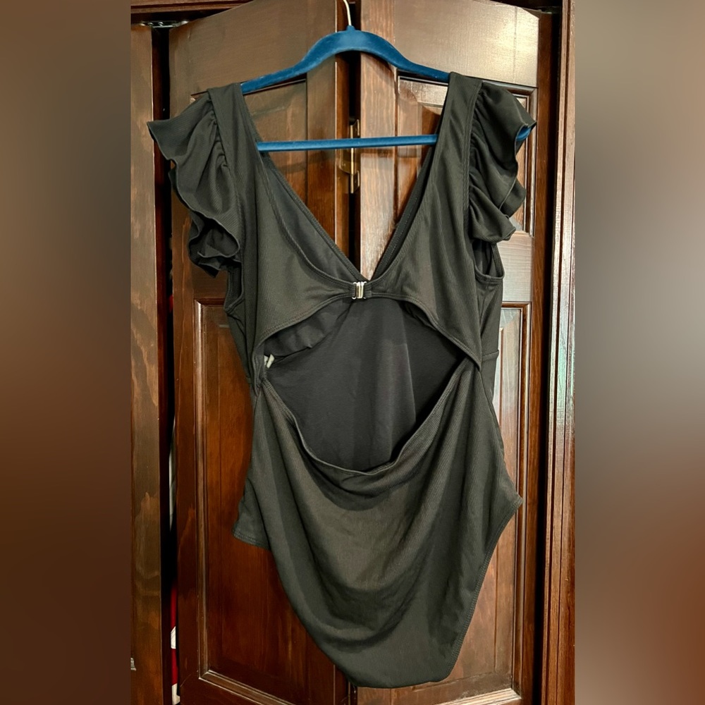 Plus Rib Ruffle Trim One Piece Swimsuit - Picture 4 of 4